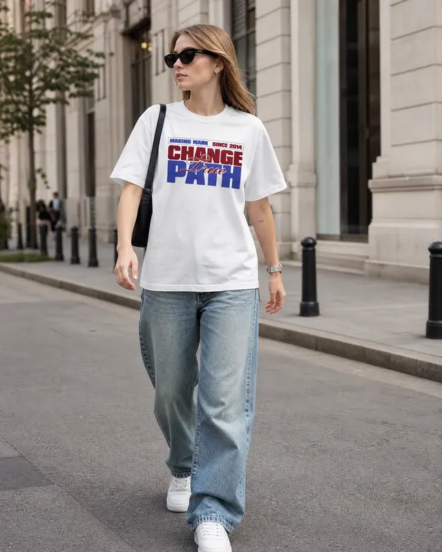 Graphic t-shirt street style photography